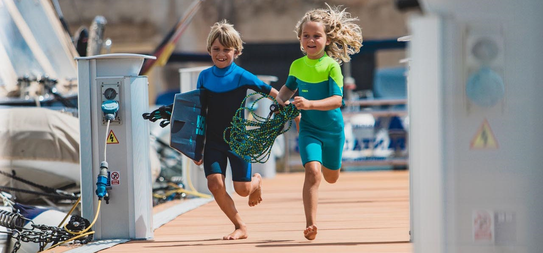 Jobe Boston märkäpuku lapsilla